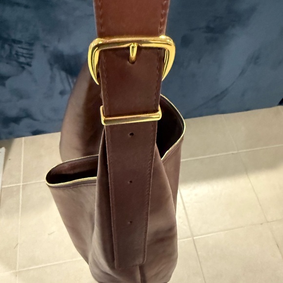 Madewell Essential Curve shoulder bag in chocolate raisin - Picture 6 of 7